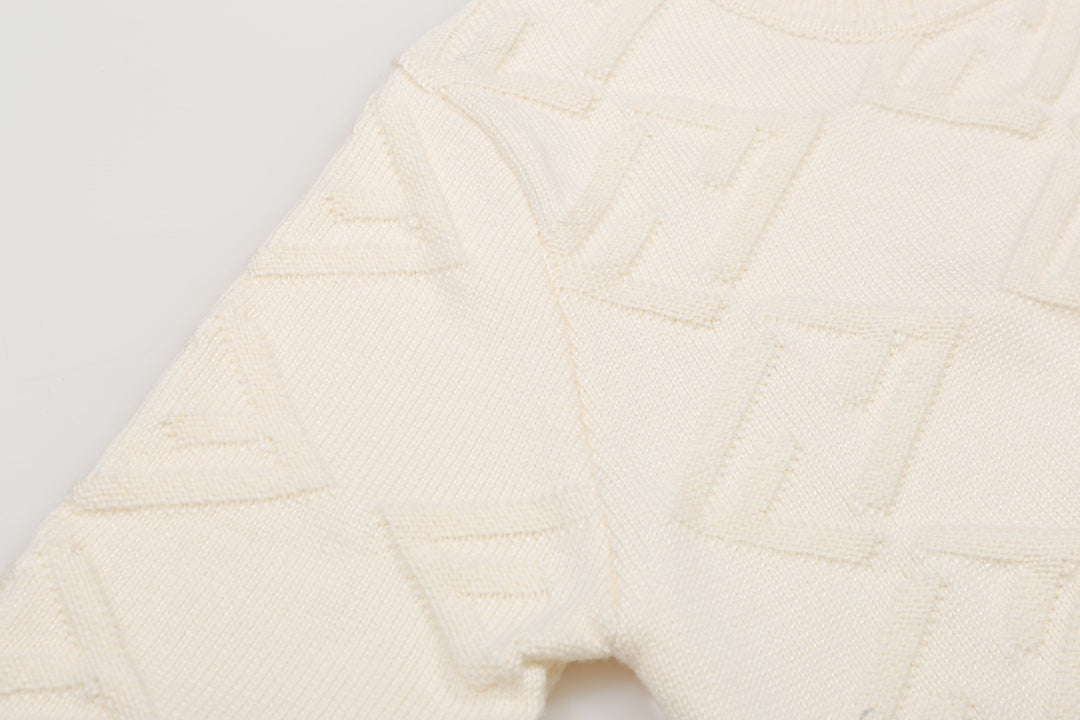 0909 Crew-neck wool knit sweater 0909 Crew-neck wool knit sweater