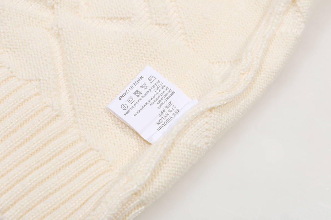 0909 Crew-neck wool knit sweater 0909 Crew-neck wool knit sweater