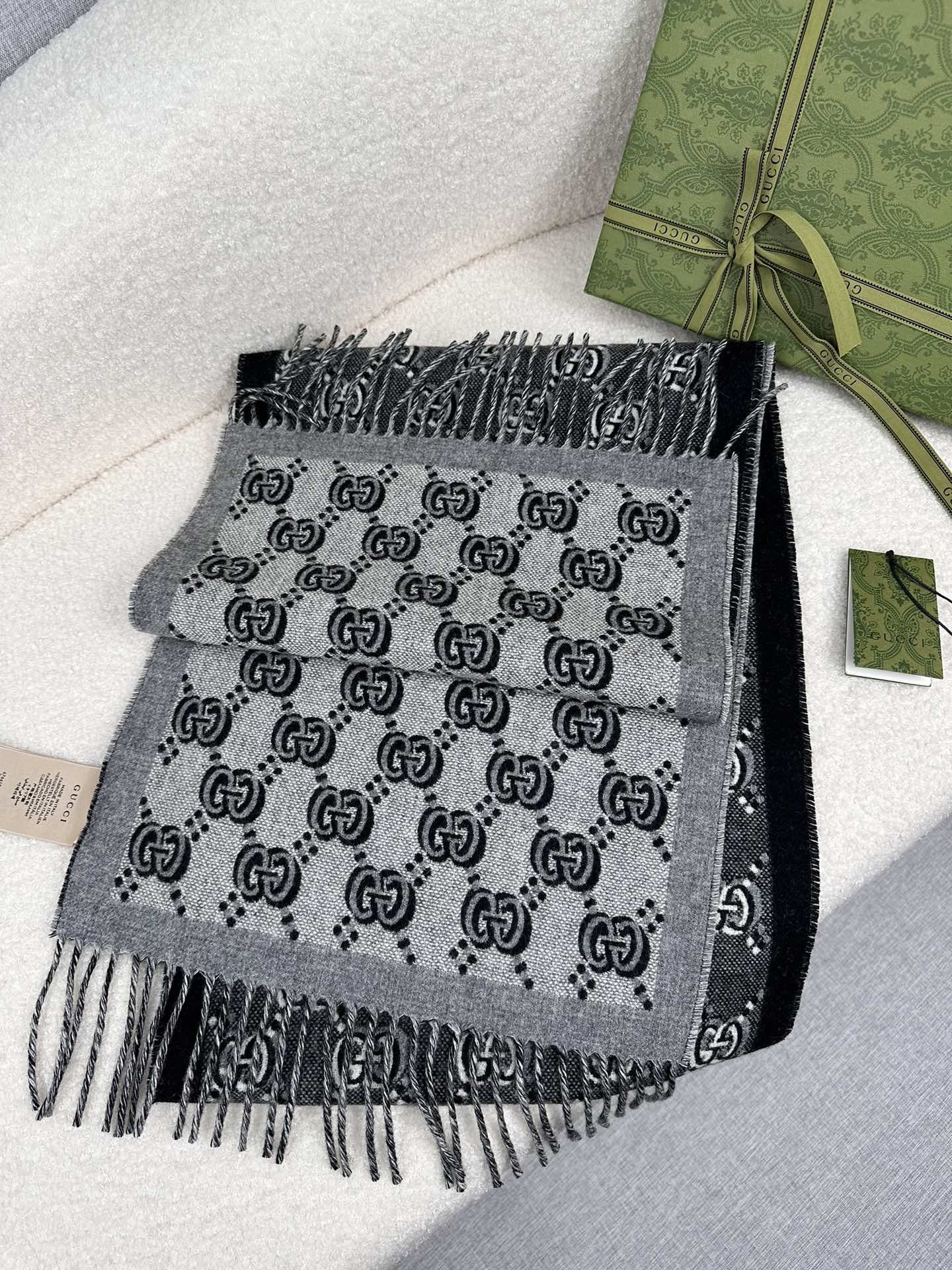 1002 Classic Soft and Comfortable Scarf 1002 Classic Soft and Comfortable Scarf