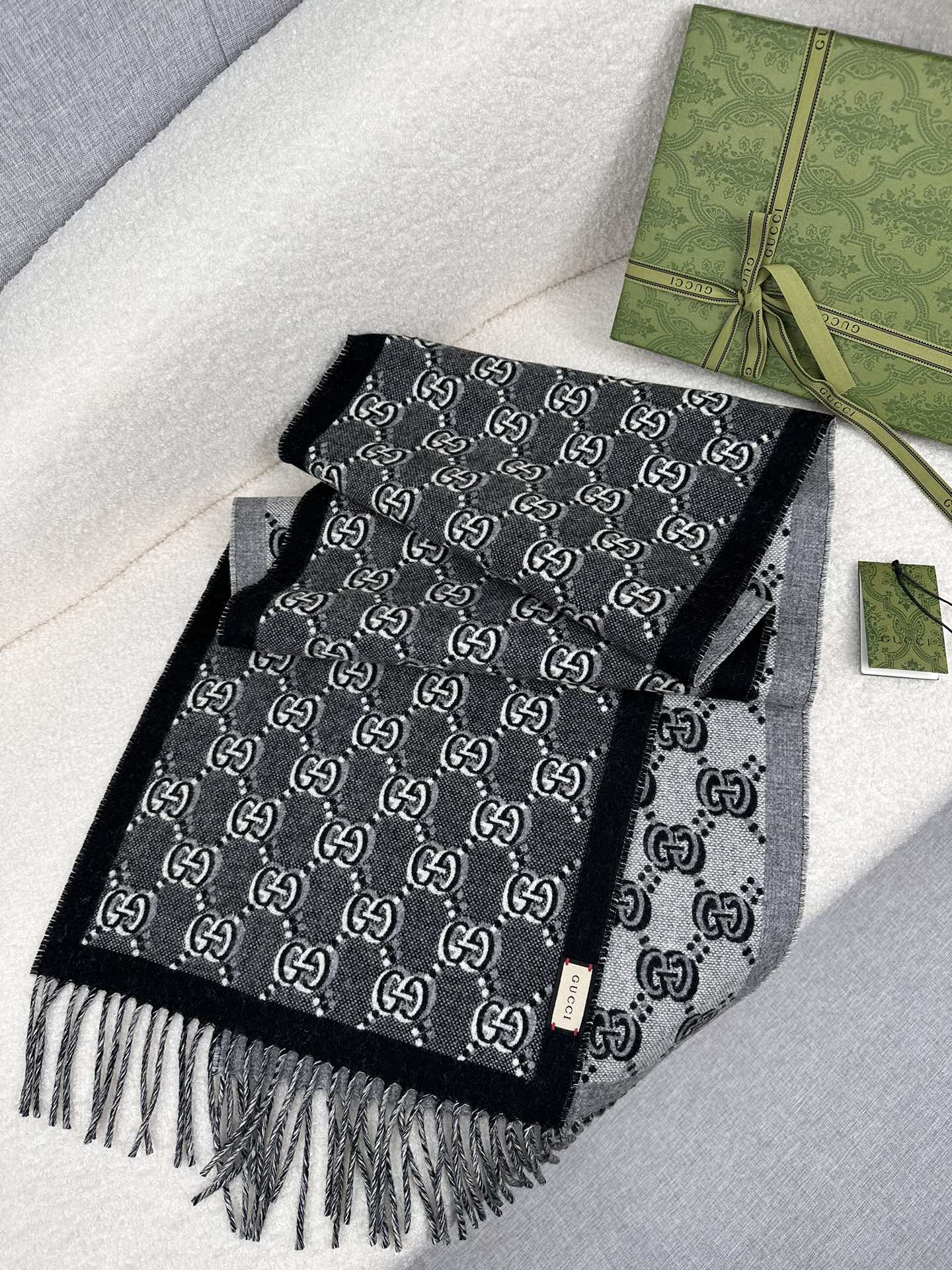 1002 Classic Soft and Comfortable Scarf 1002 Classic Soft and Comfortable Scarf