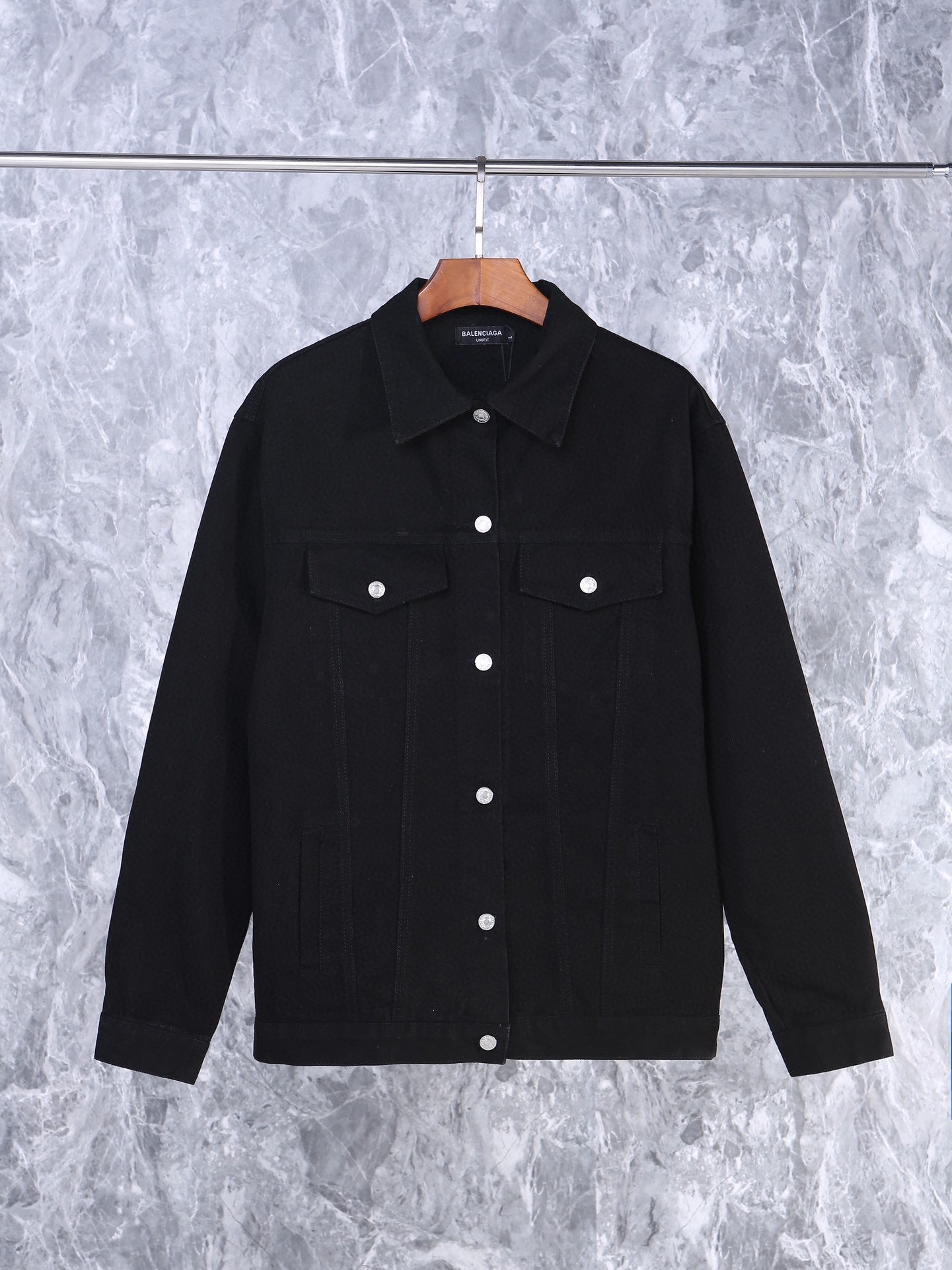 0717 A classic must-have minimalist shirt jacket 0717 A classic must-have minimalist shirt jacket