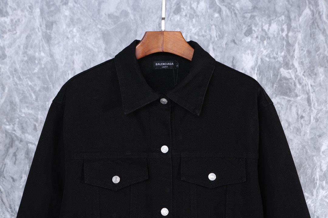 0717 A classic must-have minimalist shirt jacket 0717 A classic must-have minimalist shirt jacket