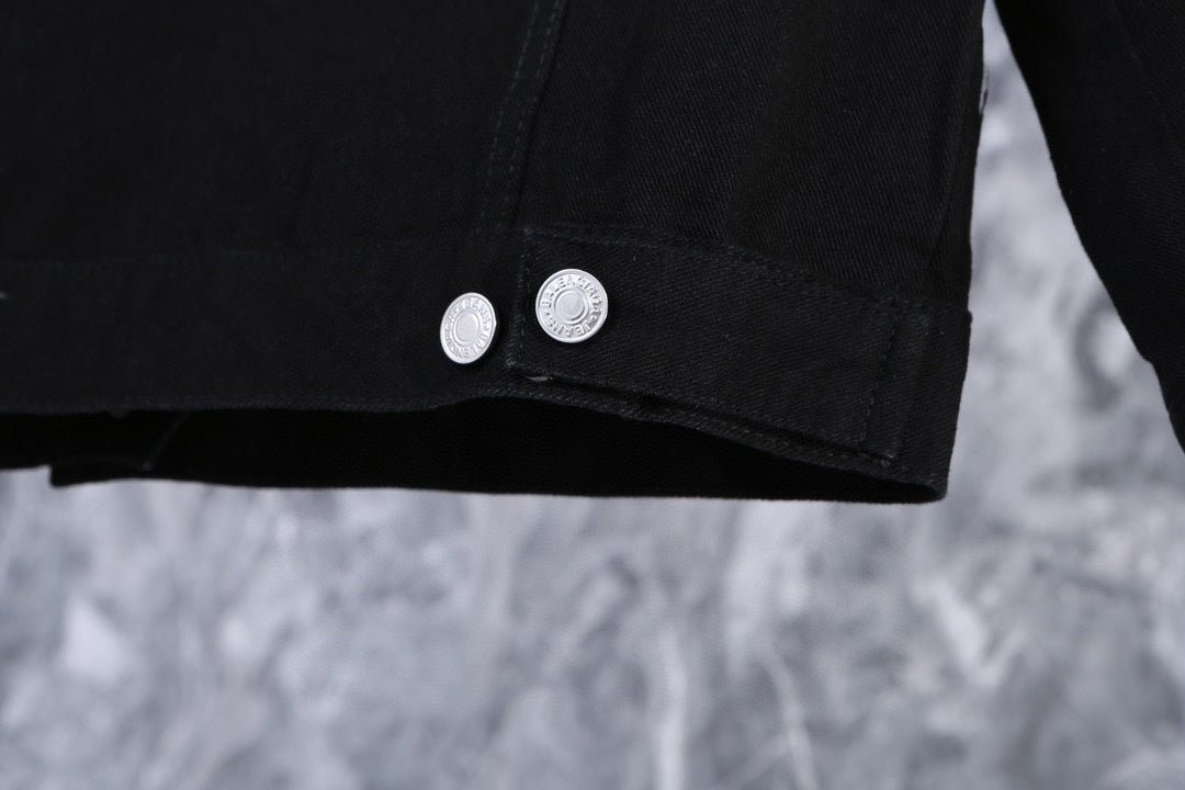 0717 A classic must-have minimalist shirt jacket 0717 A classic must-have minimalist shirt jacket