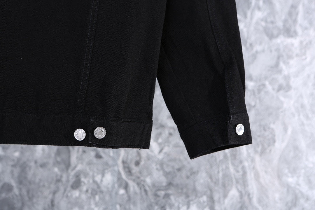 0717 A classic must-have minimalist shirt jacket 0717 A classic must-have minimalist shirt jacket