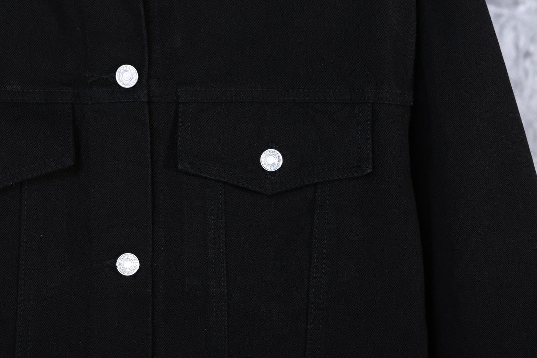 0717 A classic must-have minimalist shirt jacket 0717 A classic must-have minimalist shirt jacket