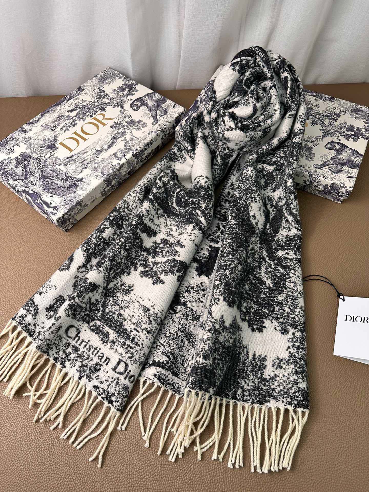 0925 Classic Soft and Comfortable Scarf 0925 Classic Soft and Comfortable Scarf