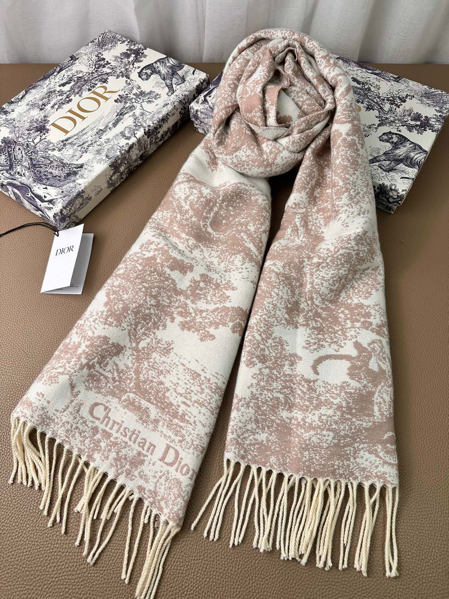 0925 Classic Soft and Comfortable Scarf 0925 Classic Soft and Comfortable Scarf