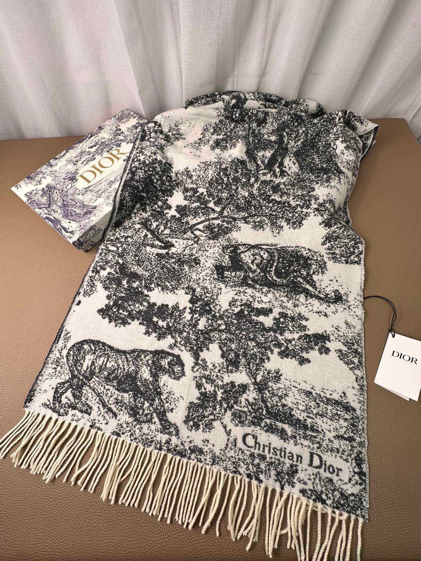 0925 Classic Soft and Comfortable Scarf 0925 Classic Soft and Comfortable Scarf