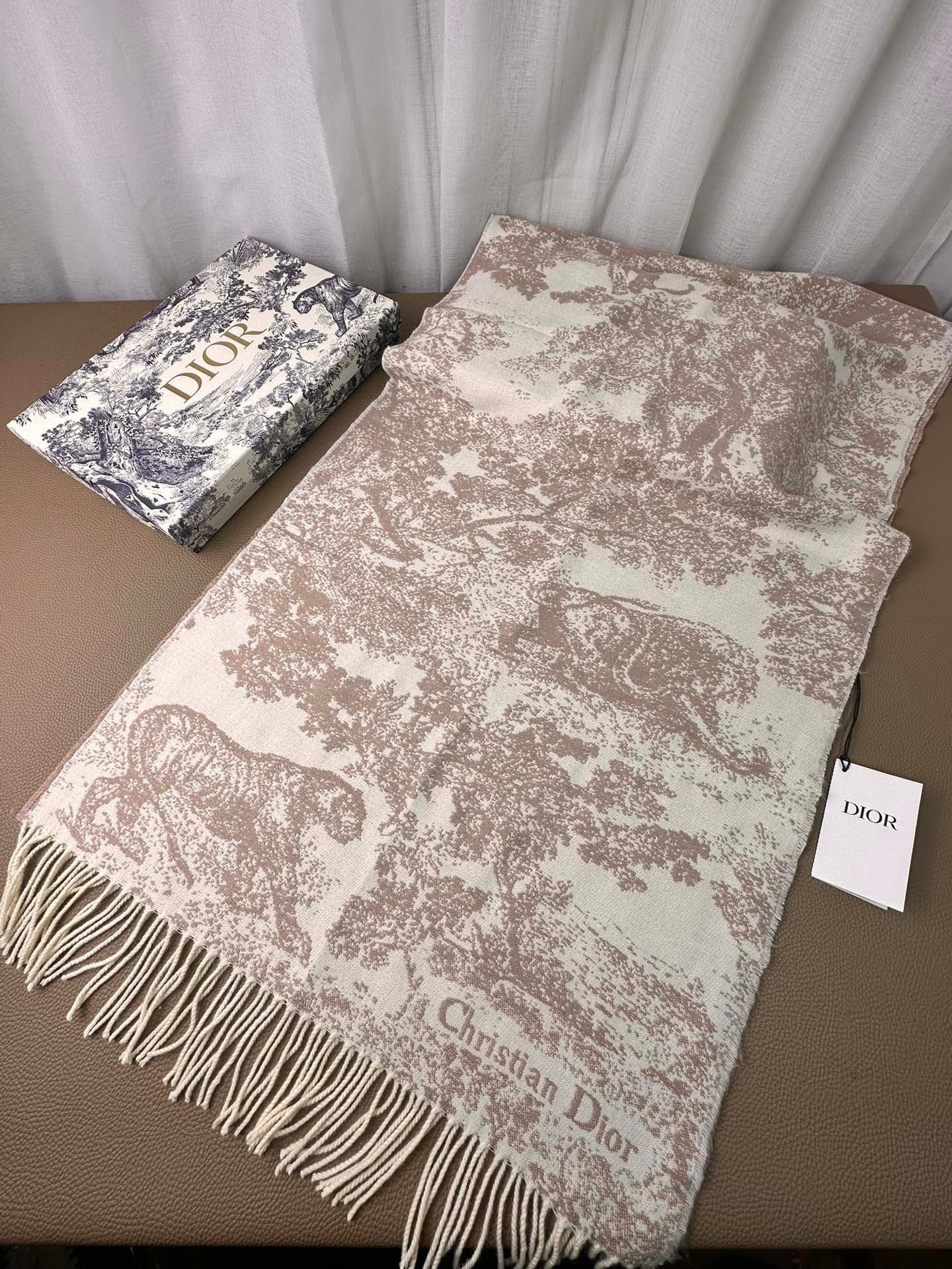 0925 Classic Soft and Comfortable Scarf 0925 Classic Soft and Comfortable Scarf