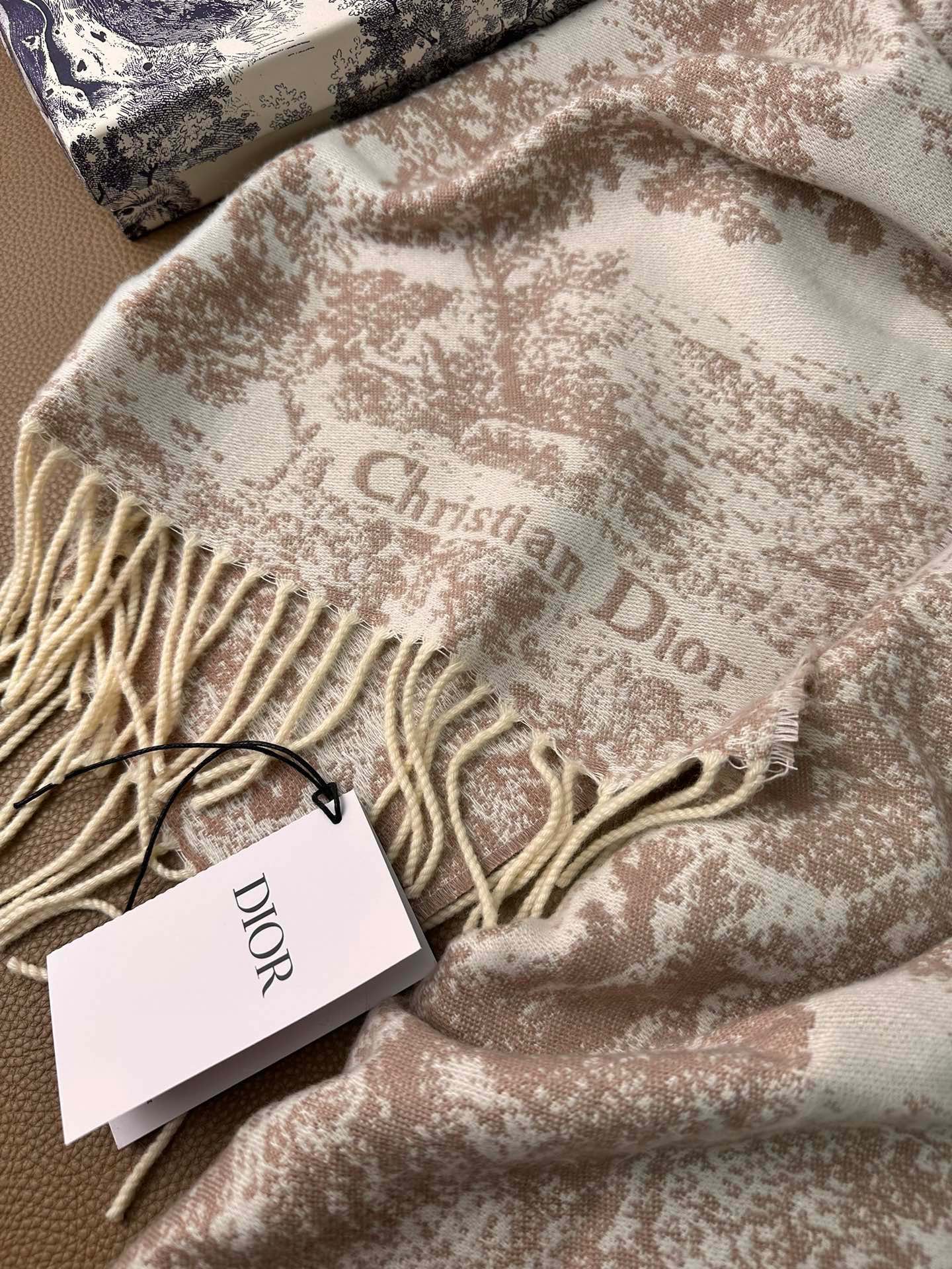 0925 Classic Soft and Comfortable Scarf 0925 Classic Soft and Comfortable Scarf