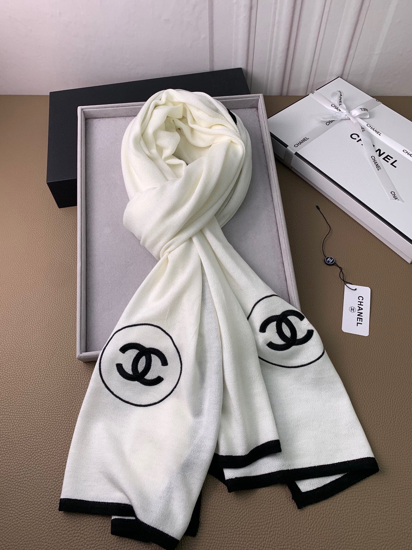 1002 Classic Soft and Comfortable Scarf 1002 Classic Soft and Comfortable Scarf