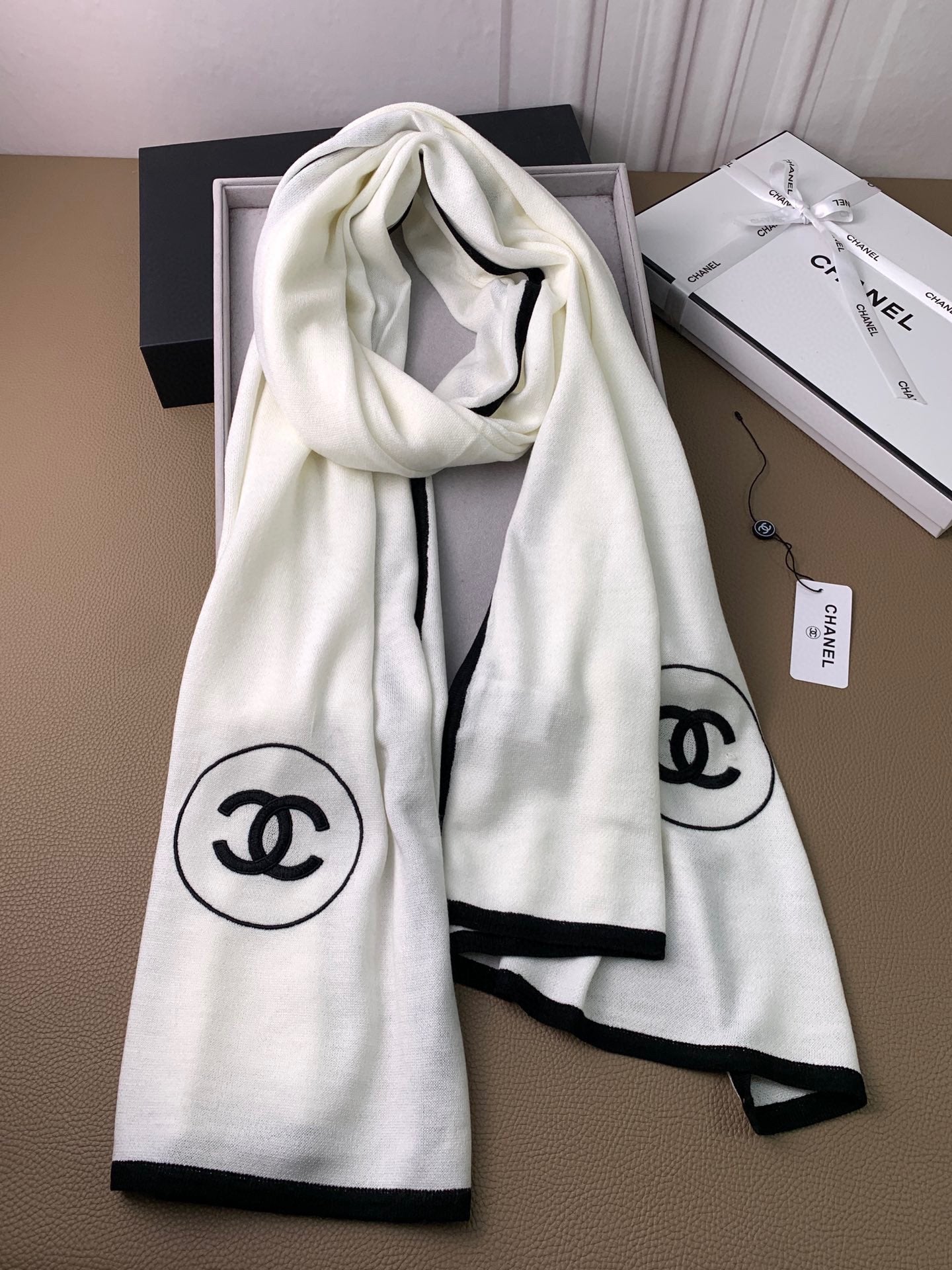 1002 Classic Soft and Comfortable Scarf 1002 Classic Soft and Comfortable Scarf