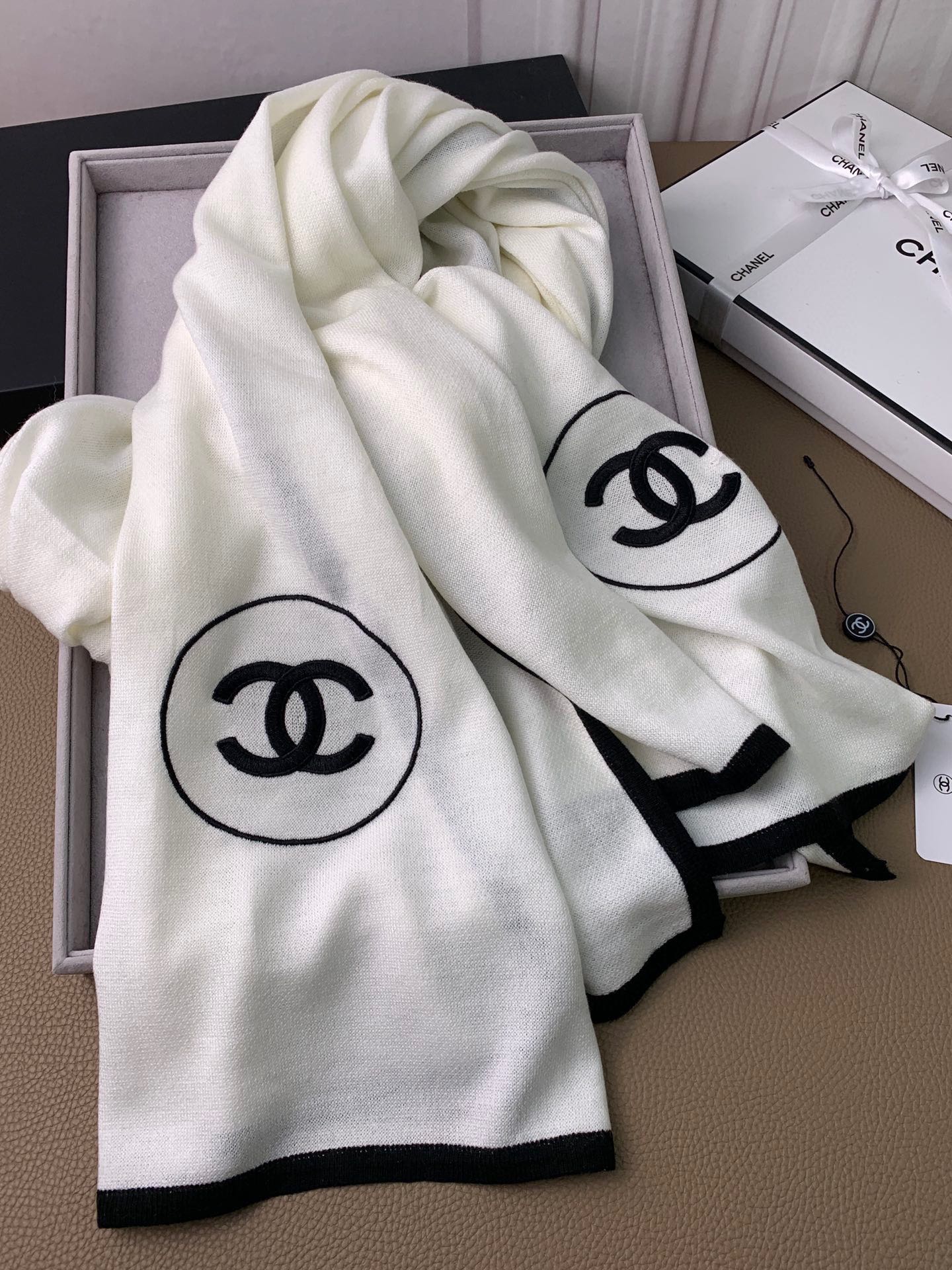 1002 Classic Soft and Comfortable Scarf 1002 Classic Soft and Comfortable Scarf