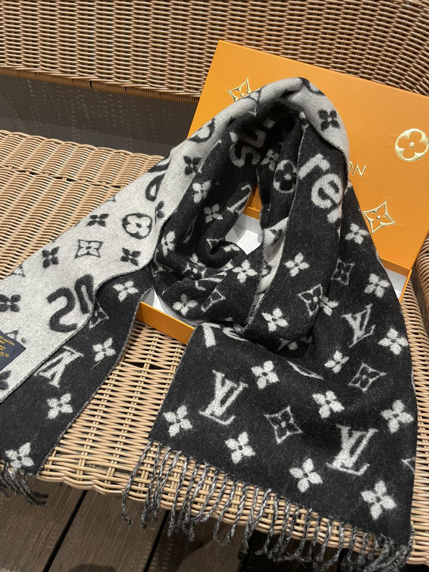 1002 Classic Soft and Comfortable Scarf 1002 Classic Soft and Comfortable Scarf