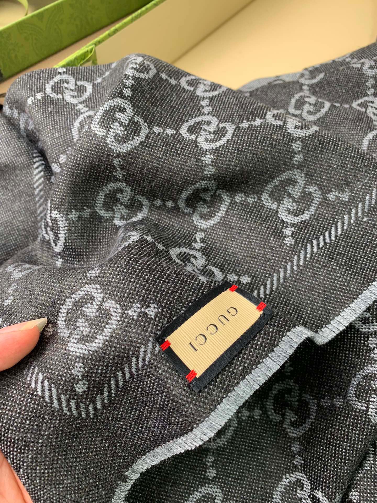 1002 Classic Soft and Comfortable Scarf 1002 Classic Soft and Comfortable Scarf