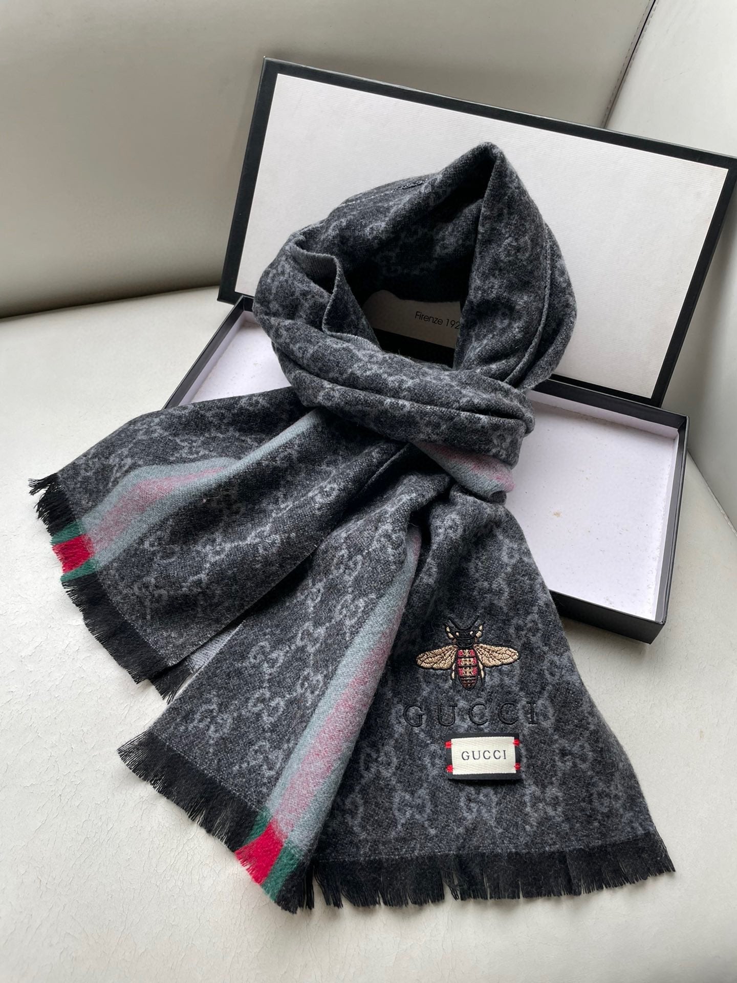 1002 Classic Soft and Comfortable Scarf 1002 Classic Soft and Comfortable Scarf
