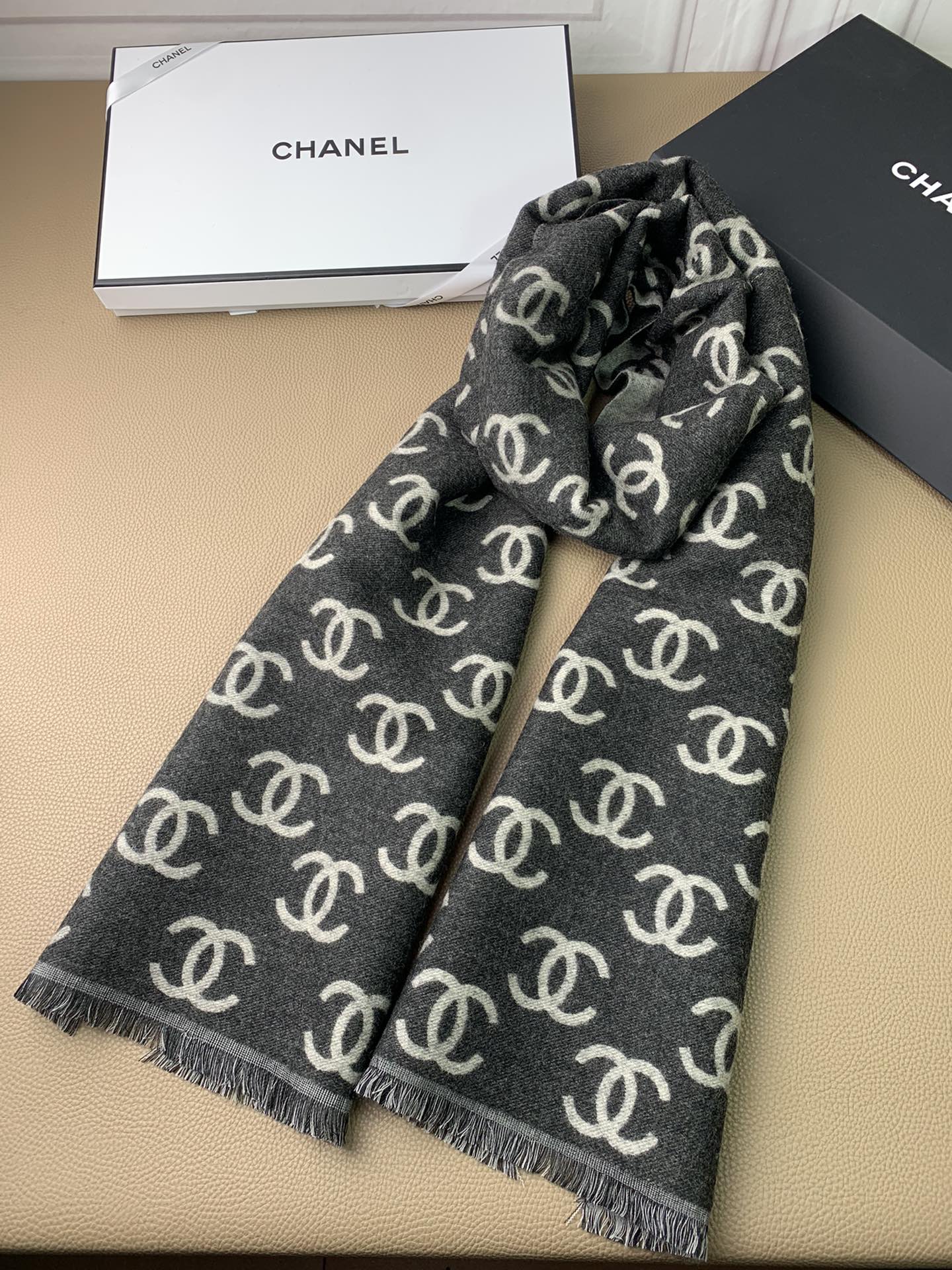 1002 Classic Soft and Comfortable Scarf 1002 Classic Soft and Comfortable Scarf