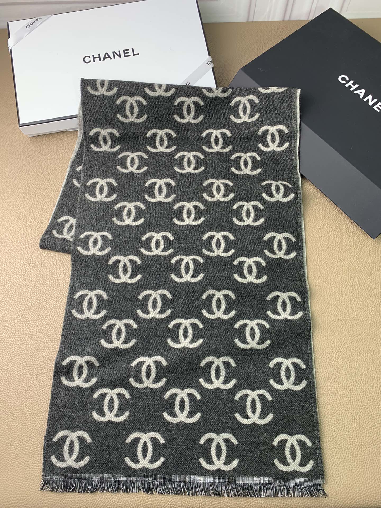 1002 Classic Soft and Comfortable Scarf 1002 Classic Soft and Comfortable Scarf
