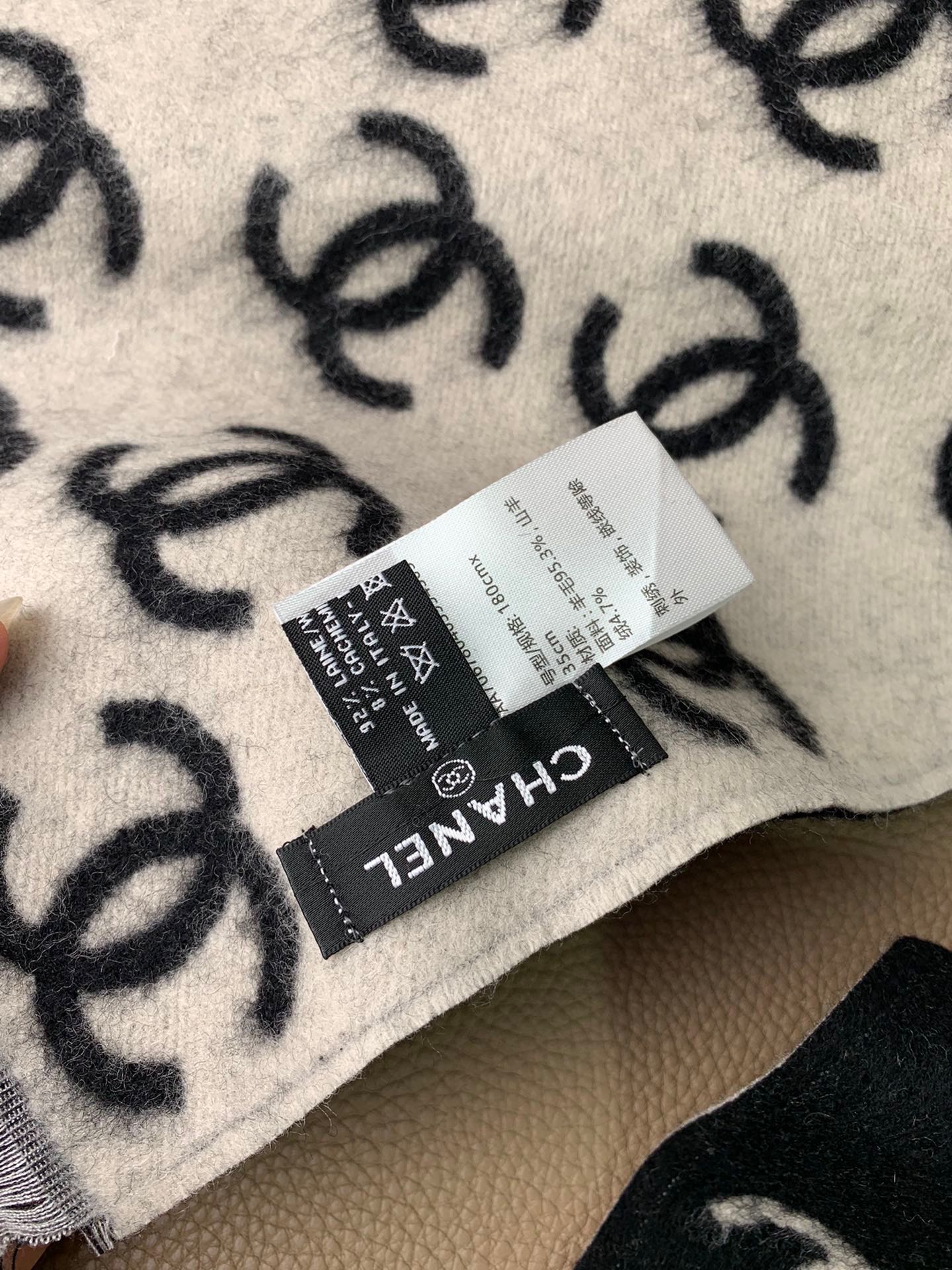 1002 Classic Soft and Comfortable Scarf 1002 Classic Soft and Comfortable Scarf