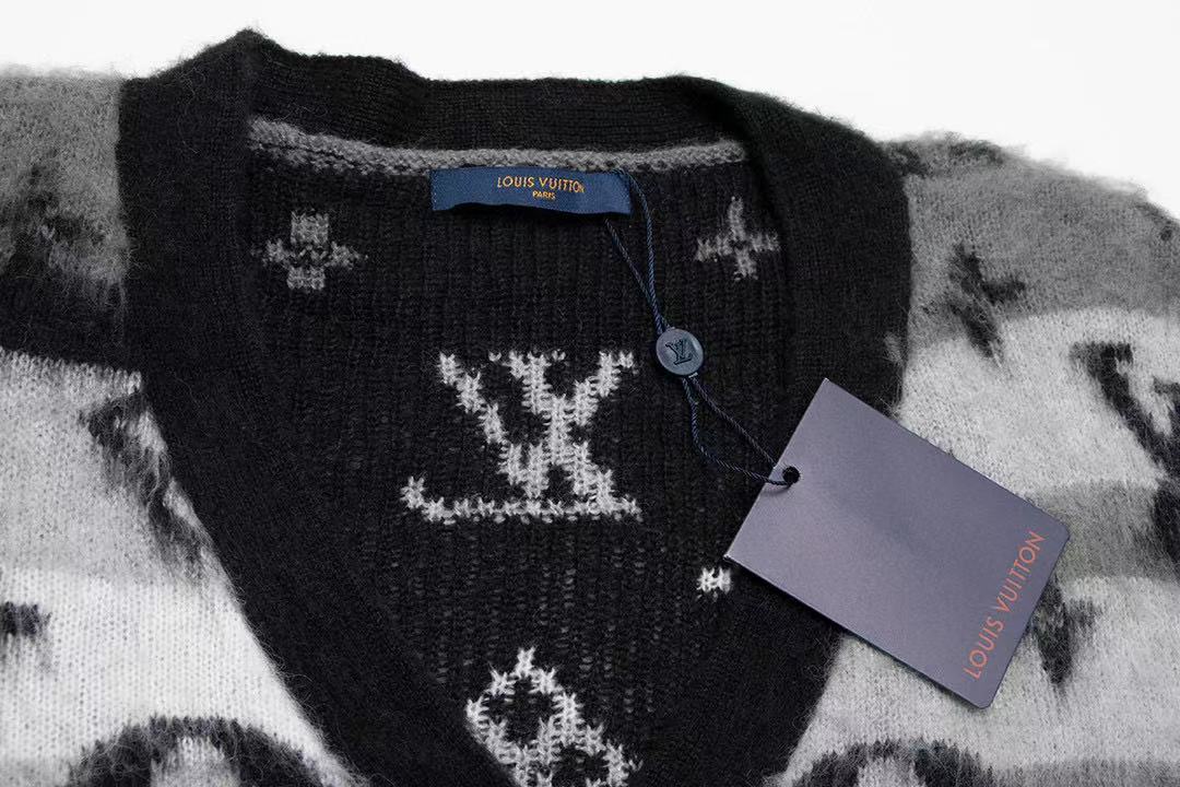 Classic Letter Gradient Sweater Classic Letter Gradient Sweater