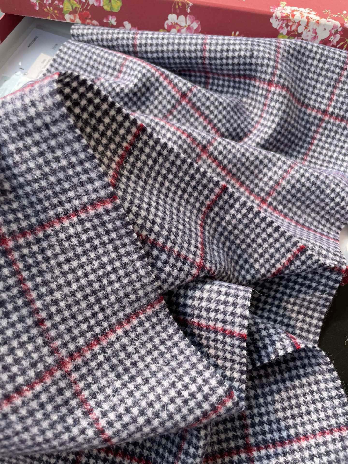 1002 Classic Soft and Comfortable Scarf 1002 Classic Soft and Comfortable Scarf