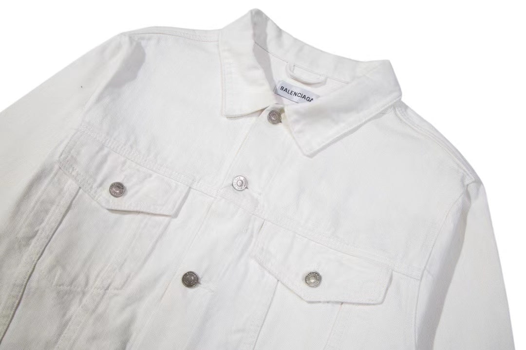 0717 A classic must-have minimalist shirt jacket 0717 A classic must-have minimalist shirt jacket