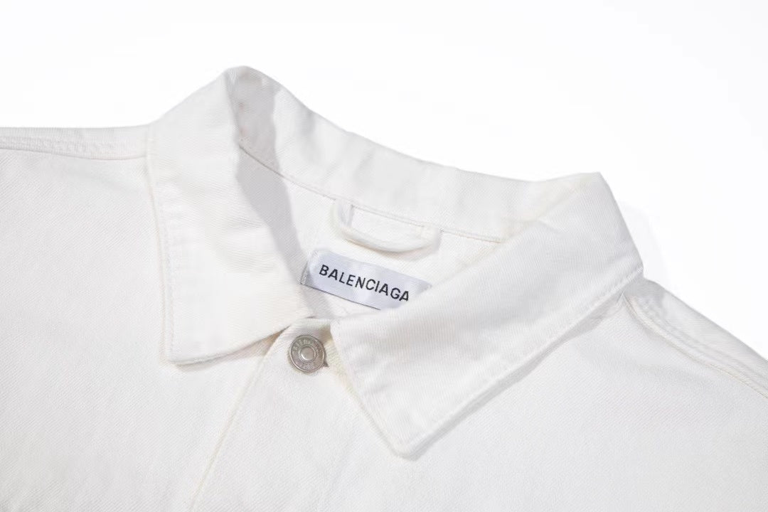 0717 A classic must-have minimalist shirt jacket 0717 A classic must-have minimalist shirt jacket
