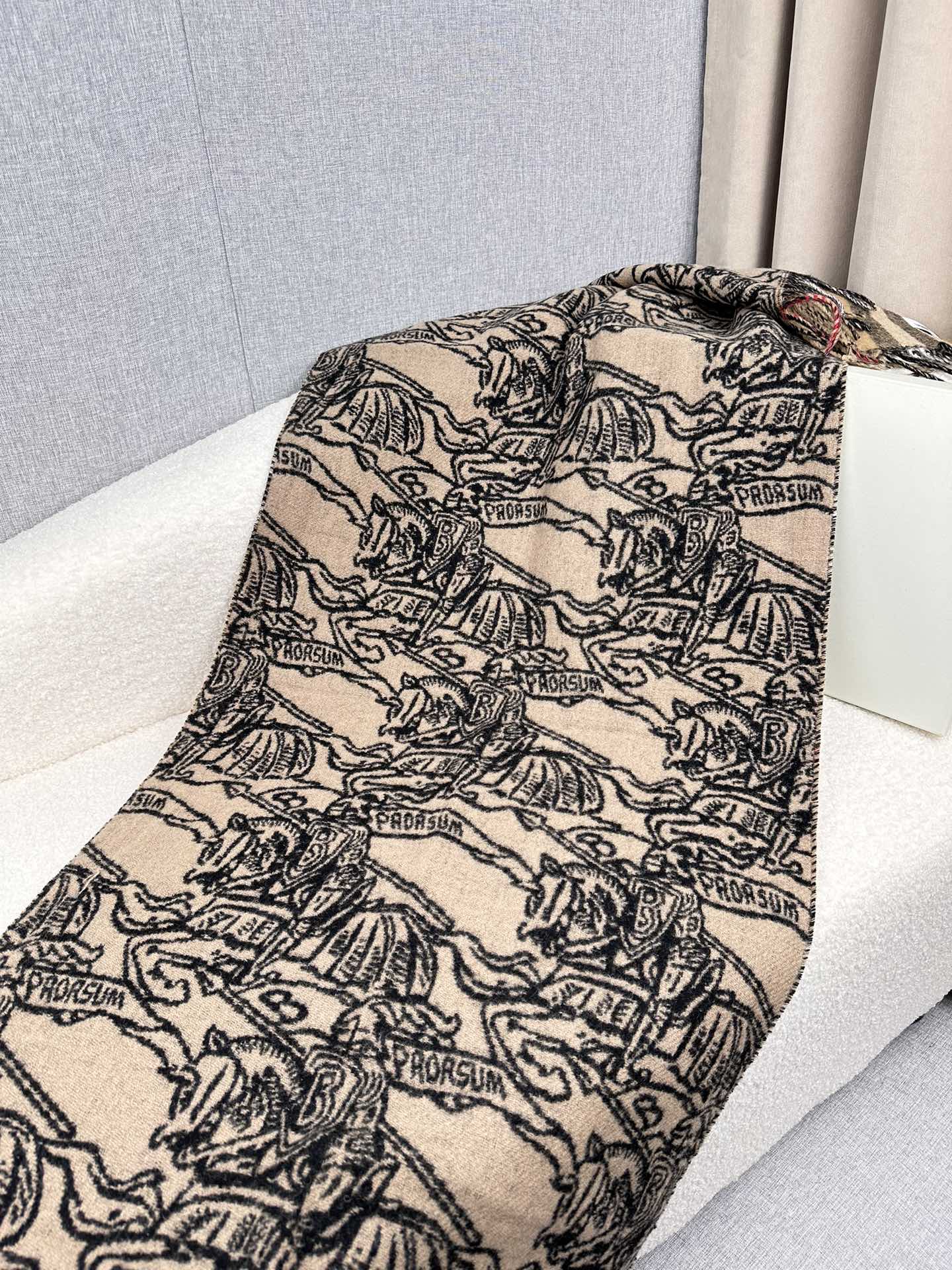 1002 Classic Soft and Comfortable Scarf 1002 Classic Soft and Comfortable Scarf
