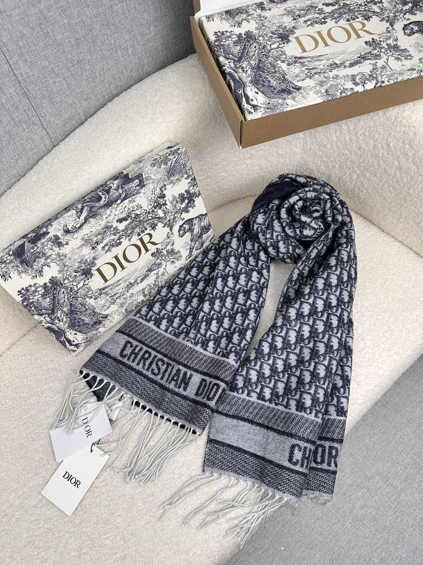 0925 Classic Soft and Comfortable Scarf 0925 Classic Soft and Comfortable Scarf