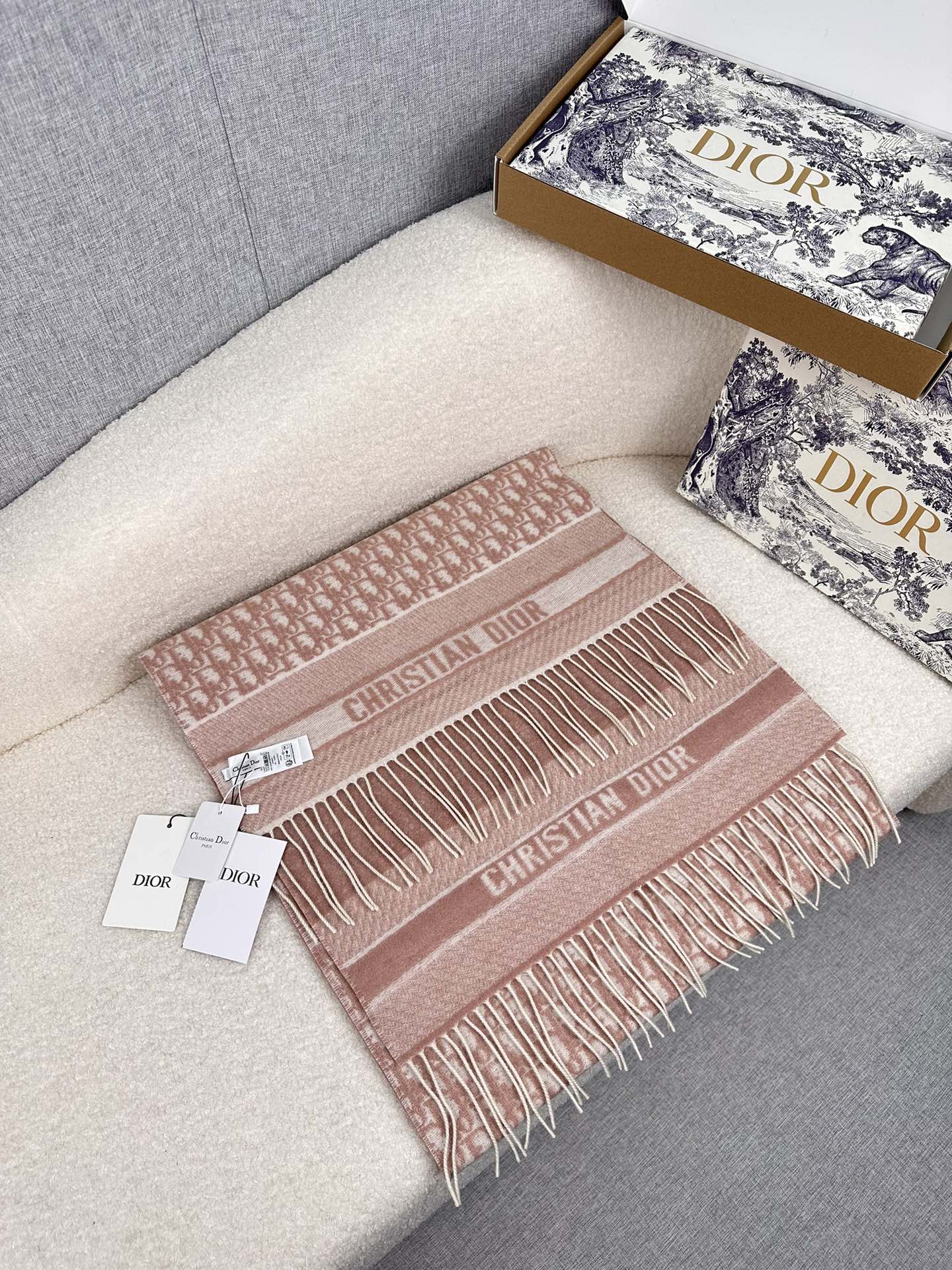 0925 Classic Soft and Comfortable Scarf 0925 Classic Soft and Comfortable Scarf