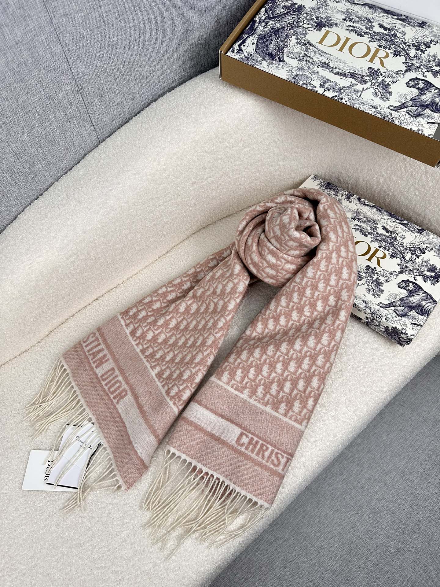 0925 Classic Soft and Comfortable Scarf 0925 Classic Soft and Comfortable Scarf