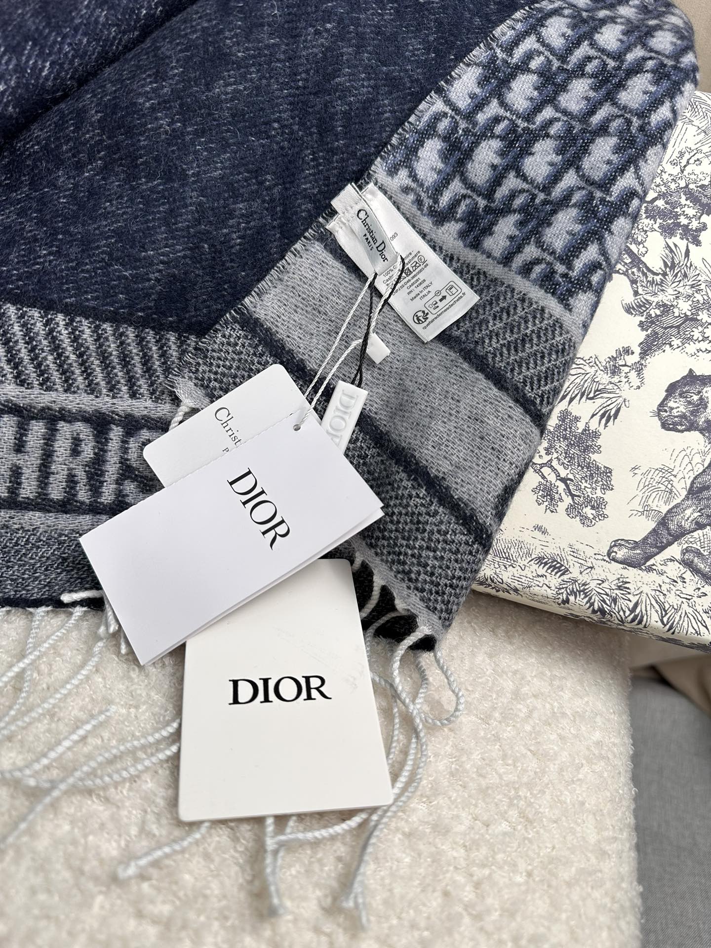 0925 Classic Soft and Comfortable Scarf 0925 Classic Soft and Comfortable Scarf