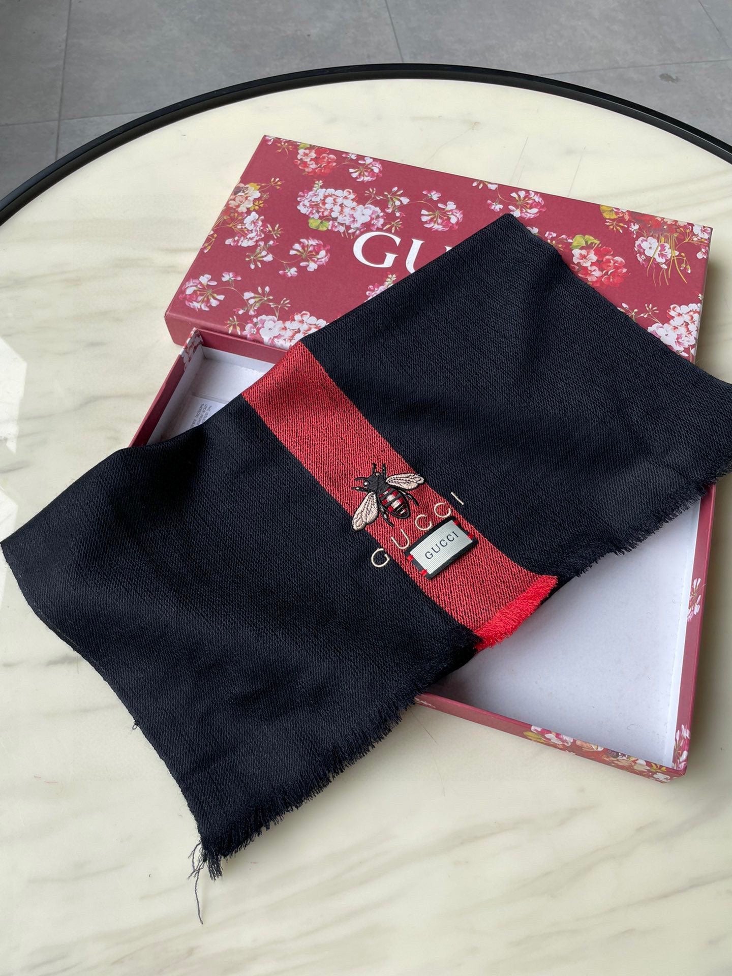 1002 Classic Soft and Comfortable Scarf 1002 Classic Soft and Comfortable Scarf