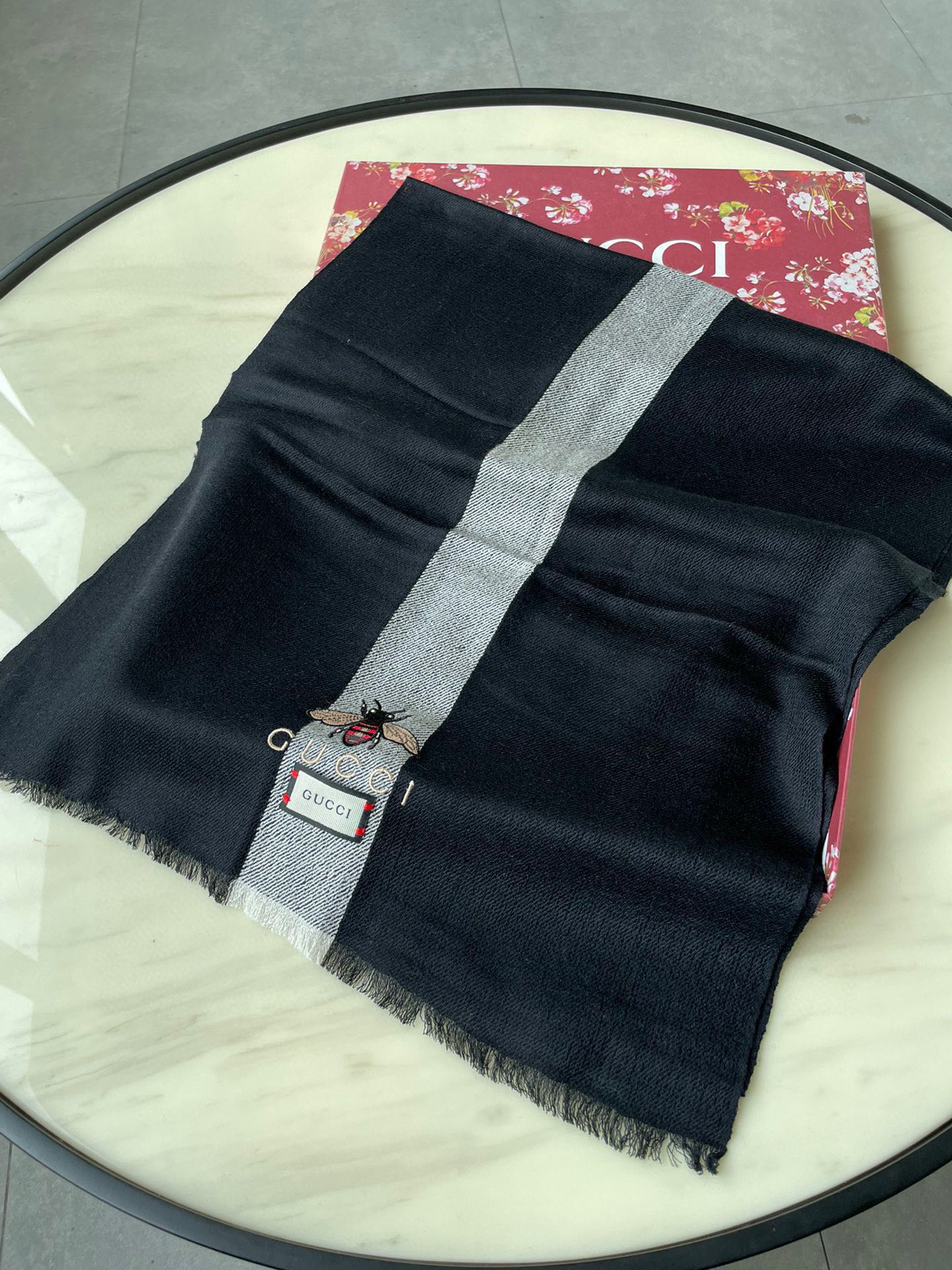 1002 Classic Soft and Comfortable Scarf 1002 Classic Soft and Comfortable Scarf
