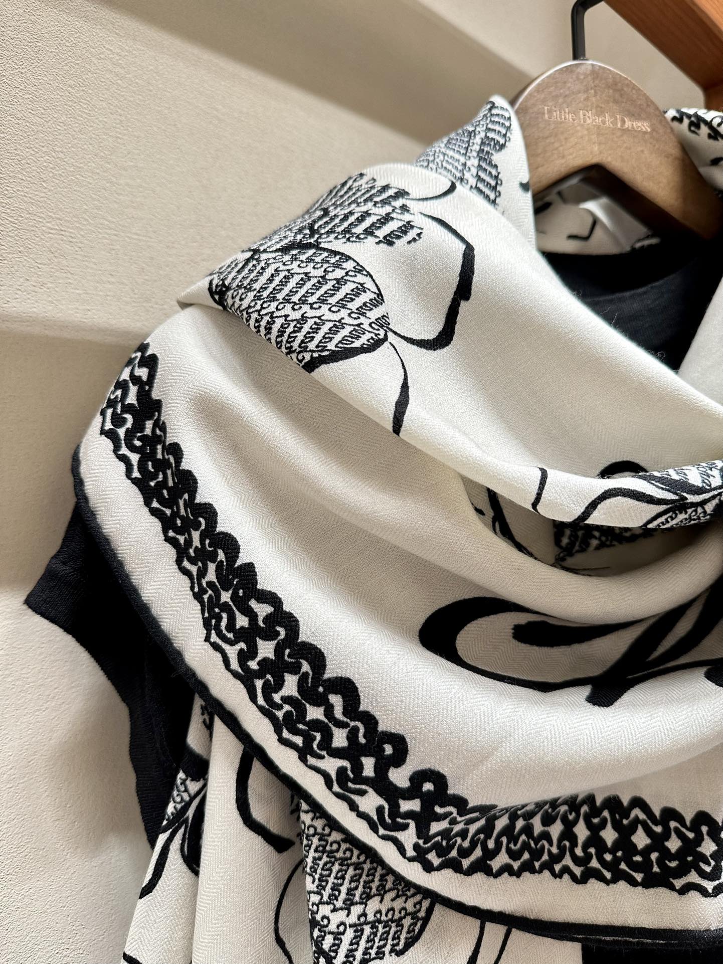 0925 Classic Soft and Comfortable Scarf 0925 Classic Soft and Comfortable Scarf