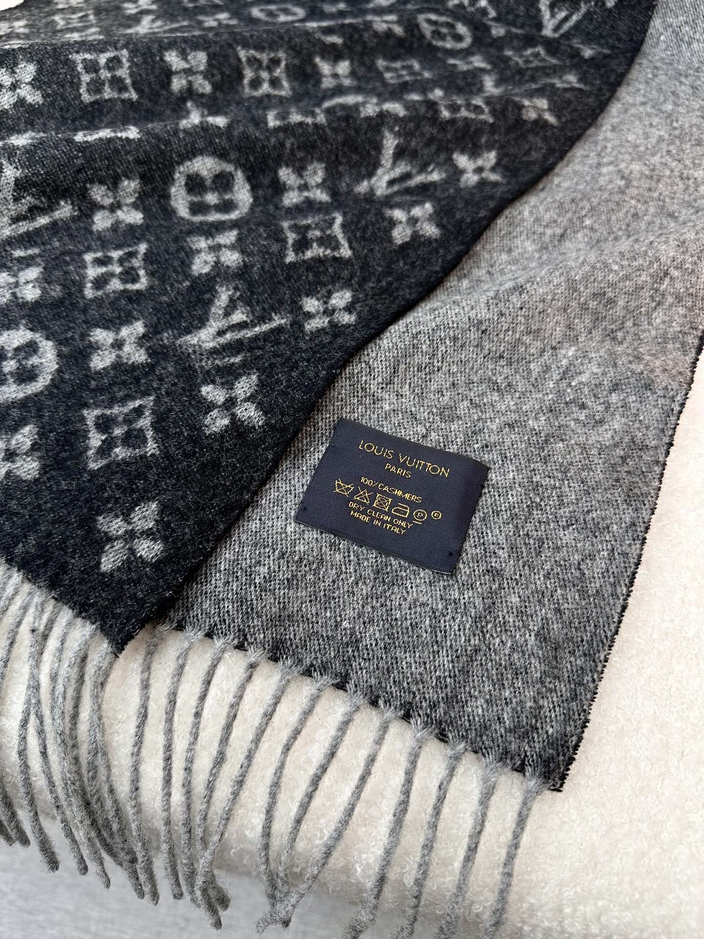 1002 Classic Soft and Comfortable Scarf 1002 Classic Soft and Comfortable Scarf