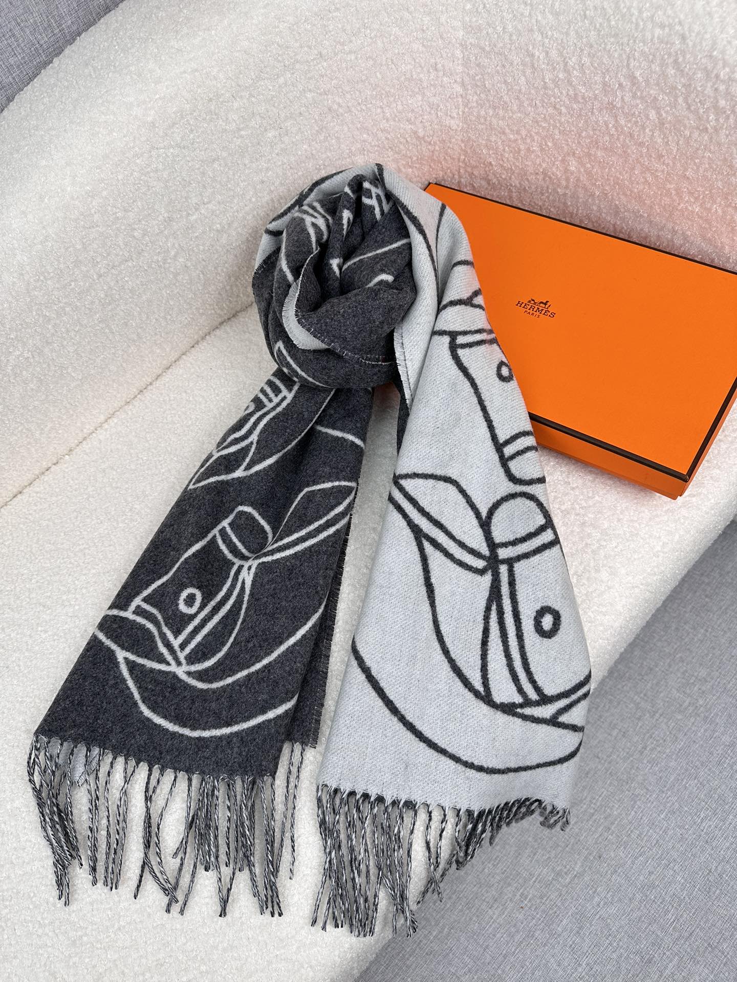 1002 Classic Soft and Comfortable Scarf 1002 Classic Soft and Comfortable Scarf