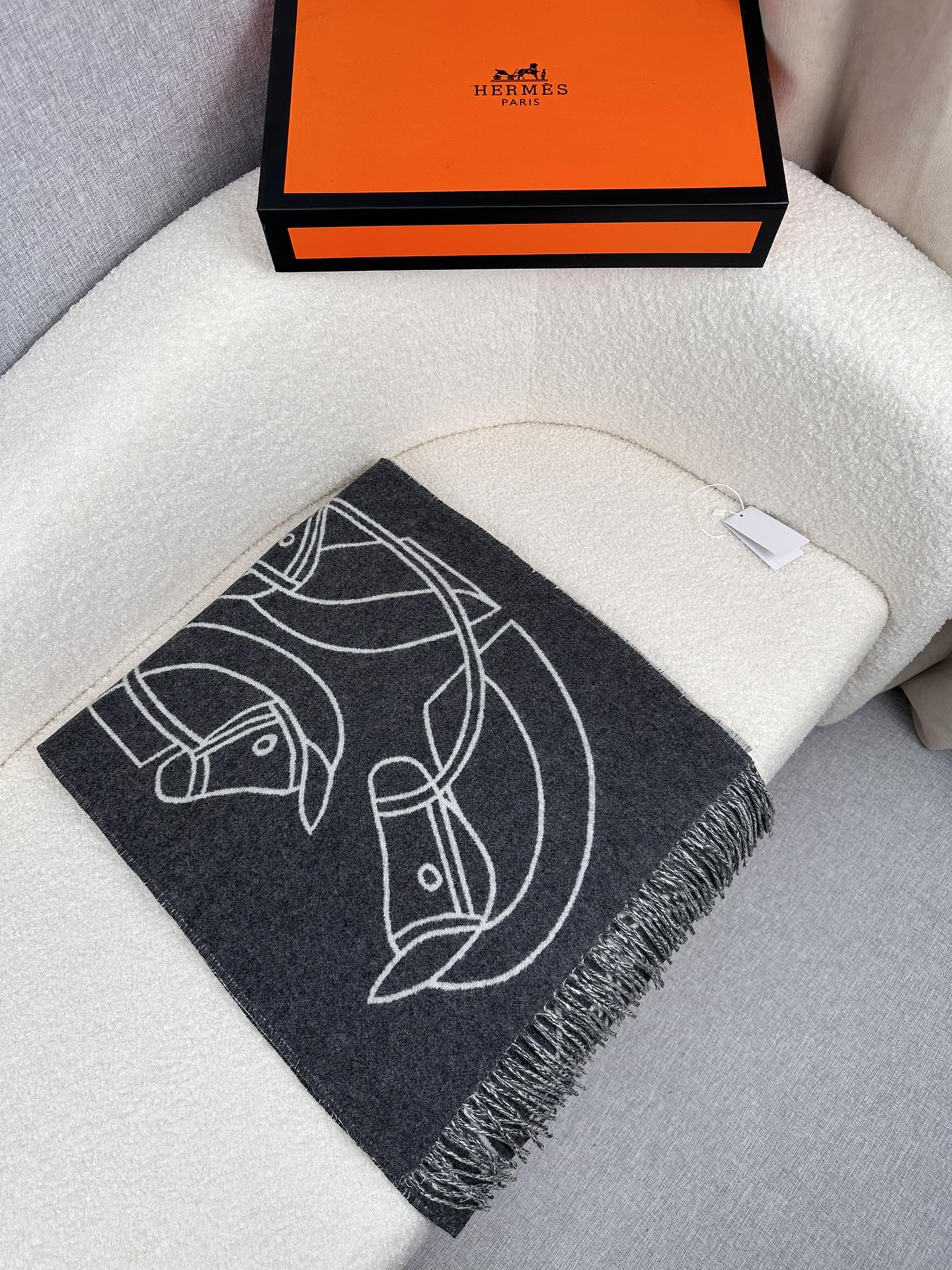 1002 Classic Soft and Comfortable Scarf 1002 Classic Soft and Comfortable Scarf
