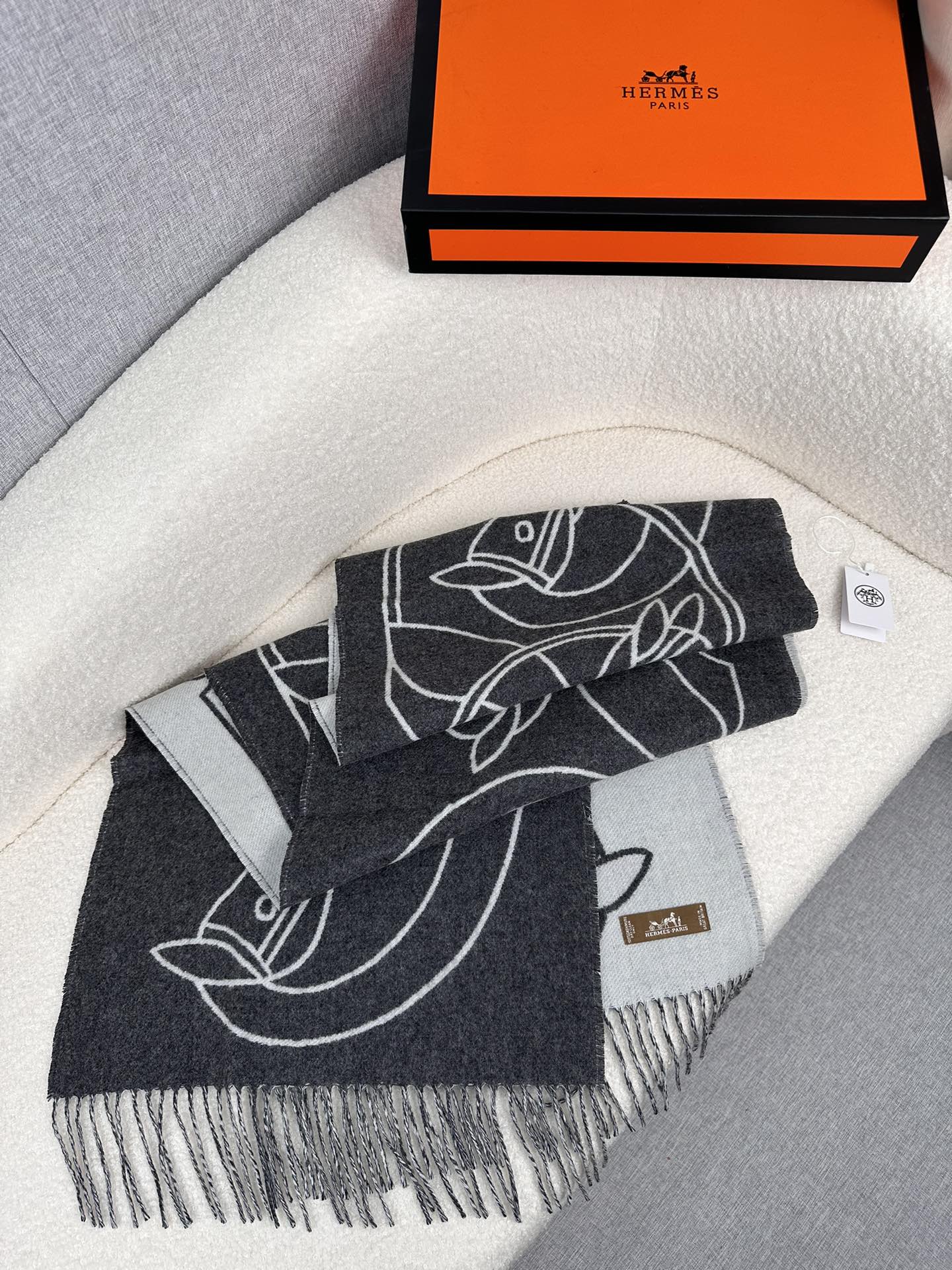 1002 Classic Soft and Comfortable Scarf 1002 Classic Soft and Comfortable Scarf