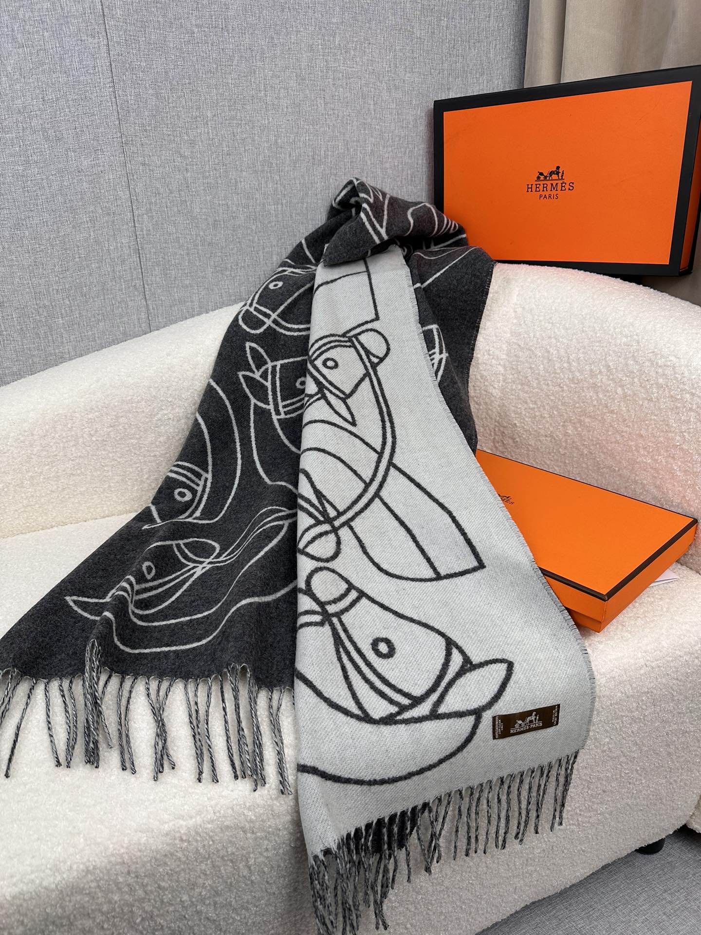 1002 Classic Soft and Comfortable Scarf 1002 Classic Soft and Comfortable Scarf