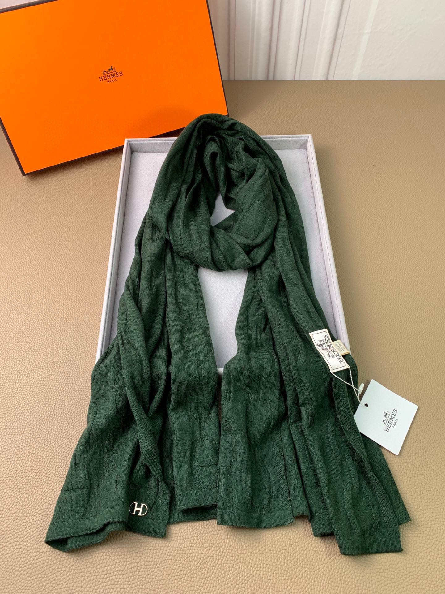 1002 Classic Soft and Comfortable Scarf 1002 Classic Soft and Comfortable Scarf