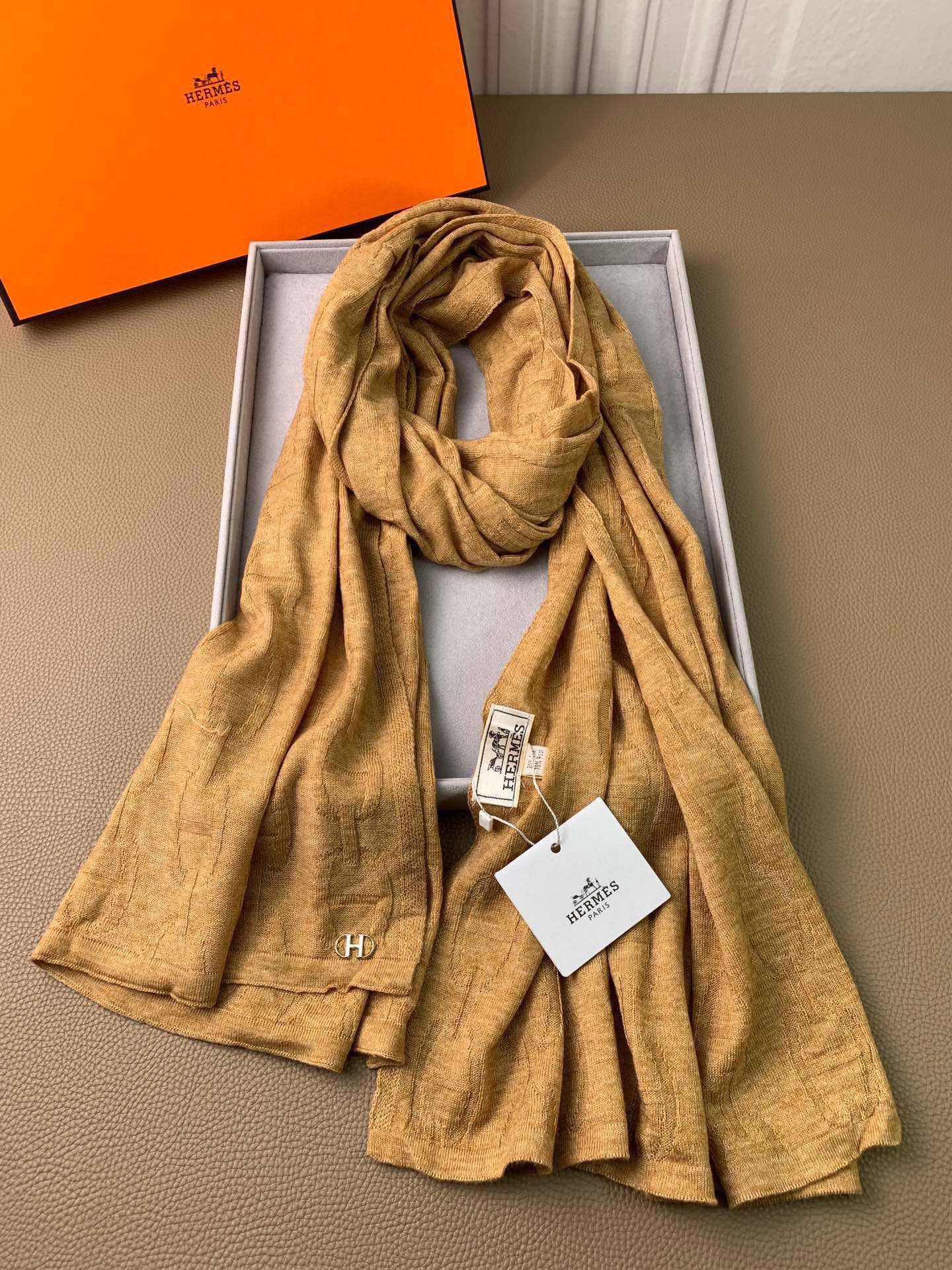 1002 Classic Soft and Comfortable Scarf 1002 Classic Soft and Comfortable Scarf