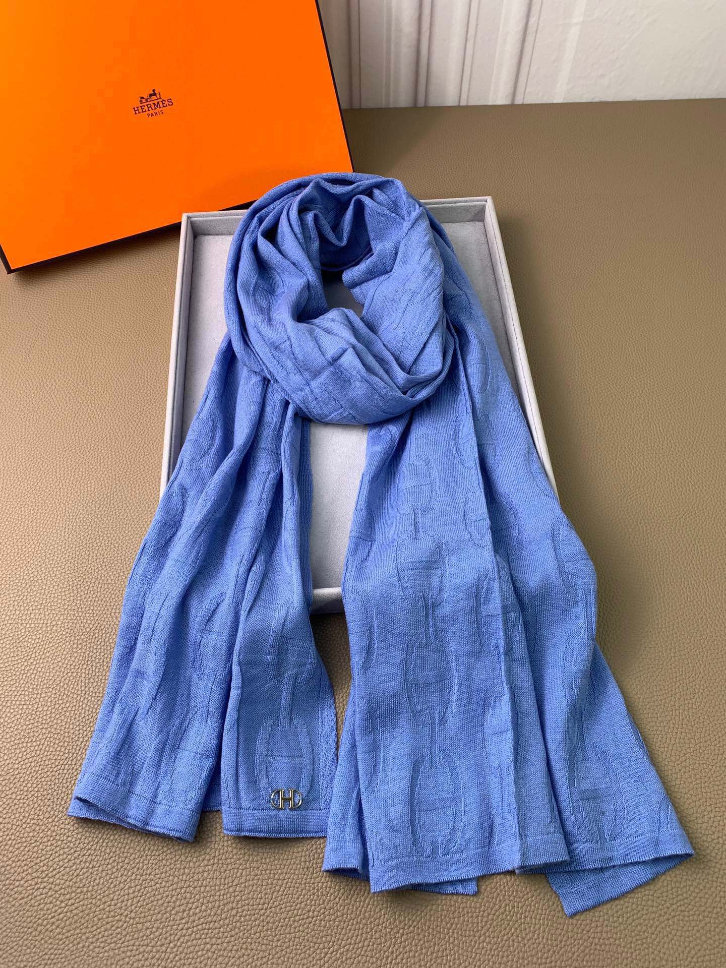 1002 Classic Soft and Comfortable Scarf 1002 Classic Soft and Comfortable Scarf