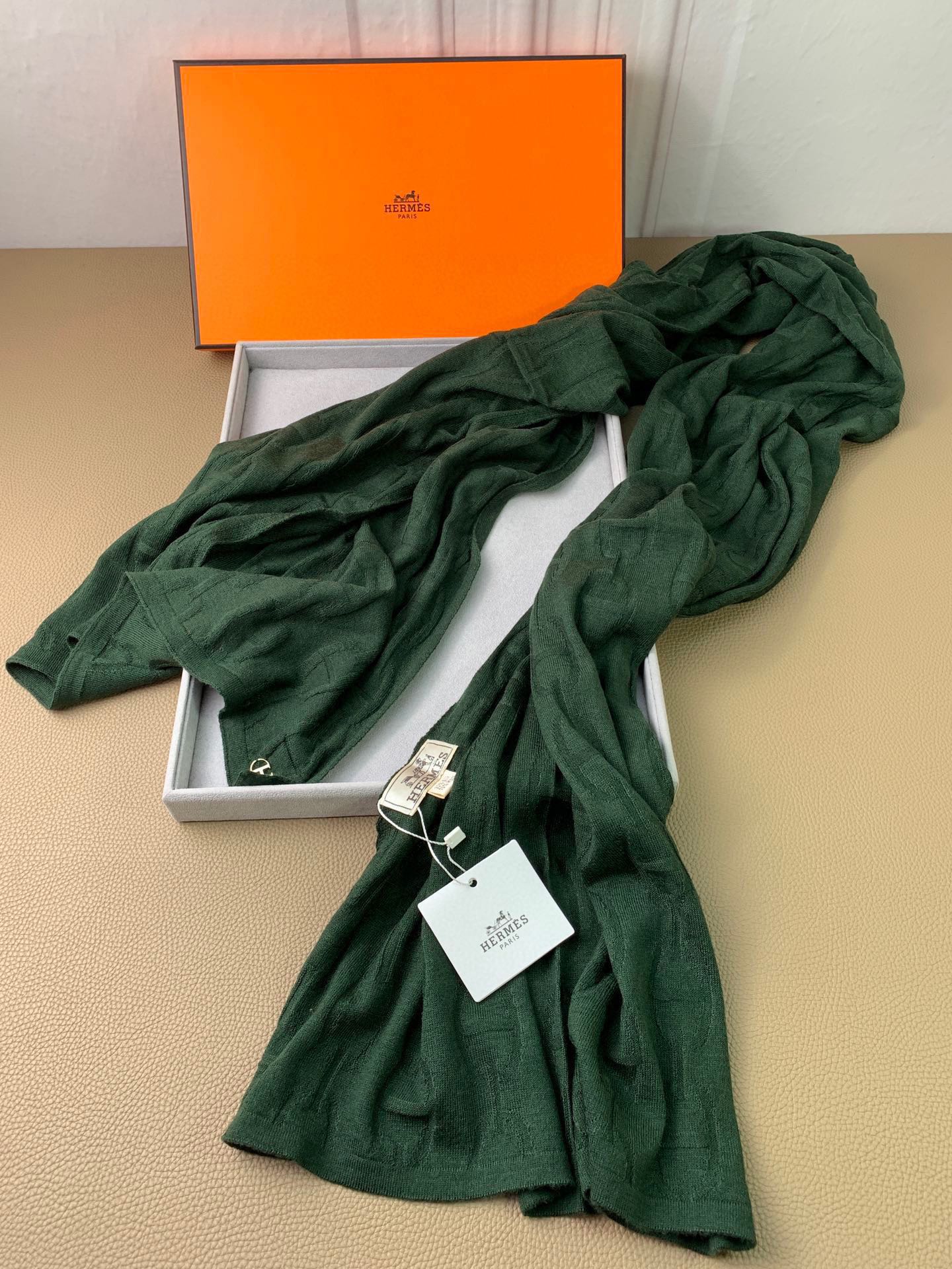 1002 Classic Soft and Comfortable Scarf 1002 Classic Soft and Comfortable Scarf