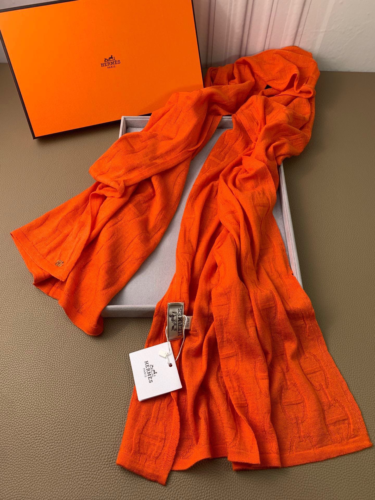 1002 Classic Soft and Comfortable Scarf 1002 Classic Soft and Comfortable Scarf