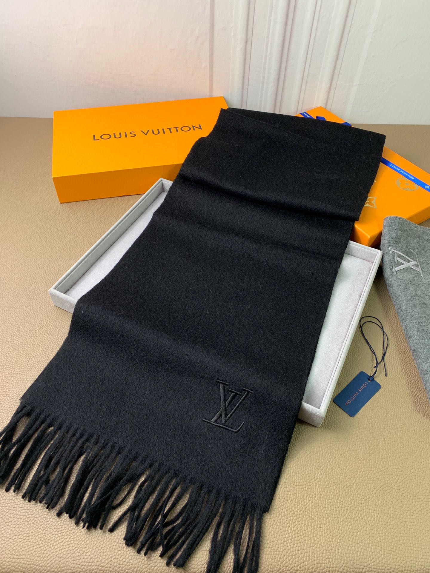 1002 Classic Soft and Comfortable Scarf 1002 Classic Soft and Comfortable Scarf