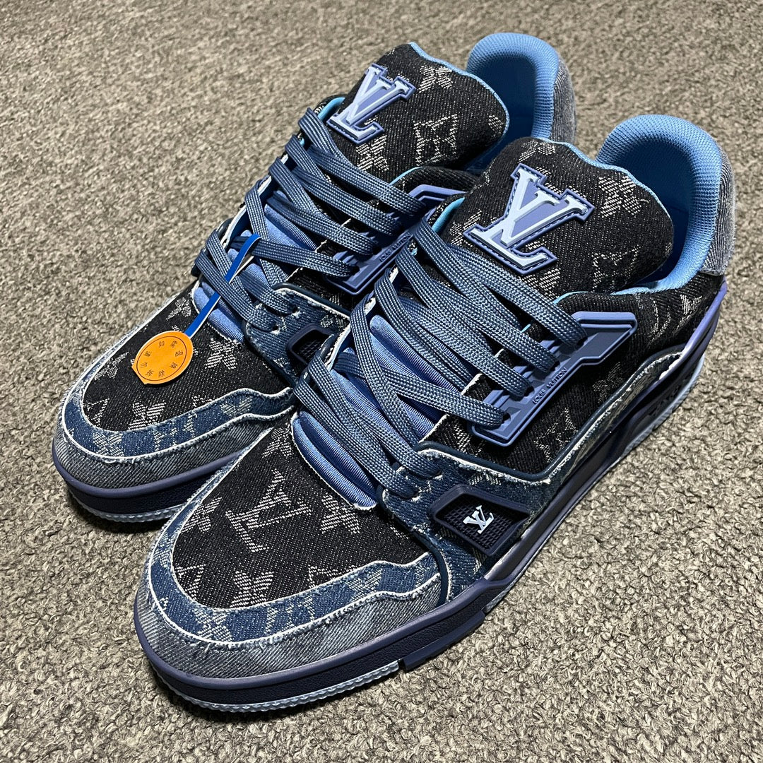 New color matching casual board shoes New color matching casual board shoes