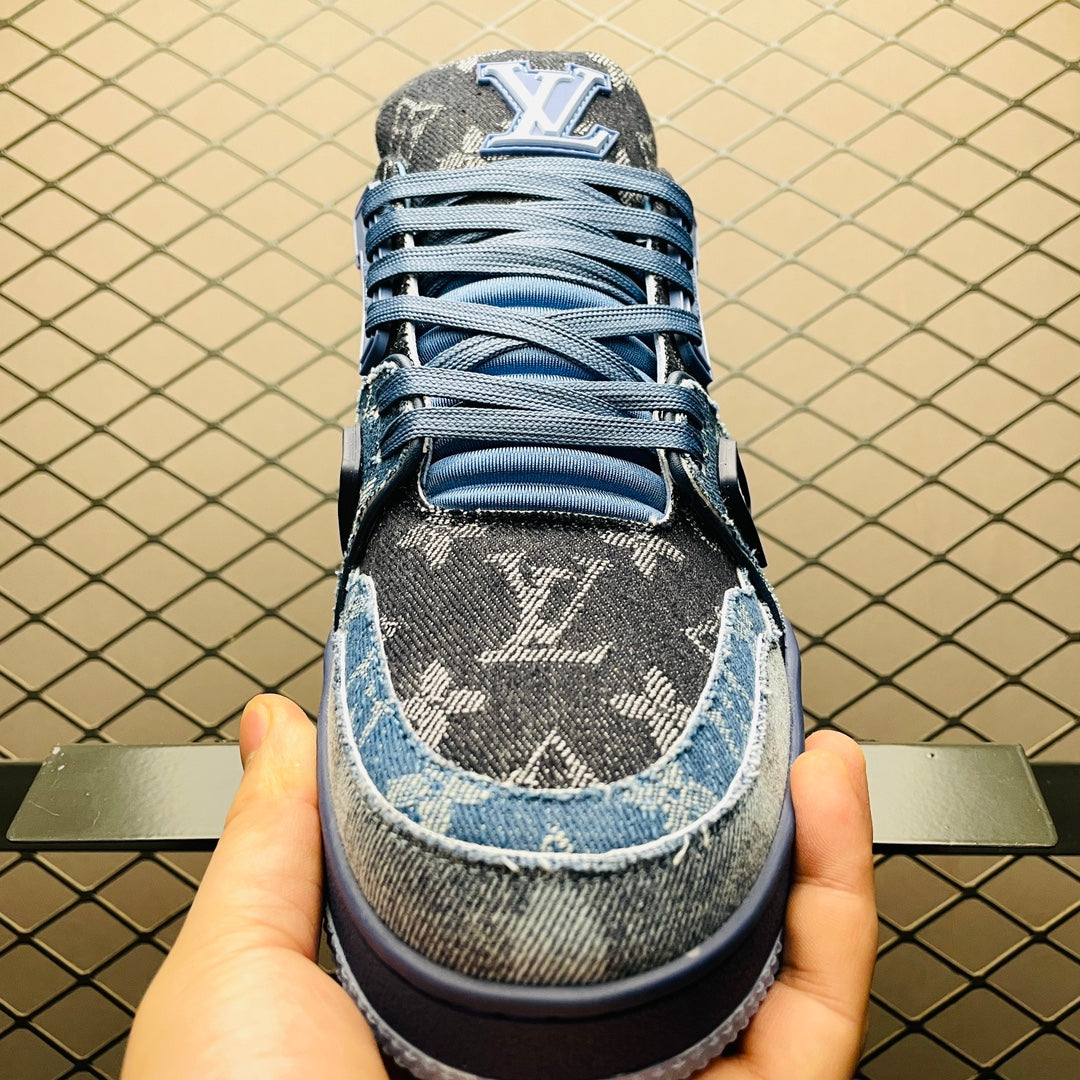 New color matching casual board shoes New color matching casual board shoes