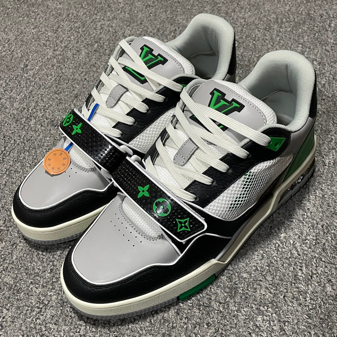 New color matching casual board shoes New color matching casual board shoes