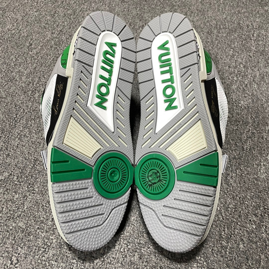 New color matching casual board shoes New color matching casual board shoes